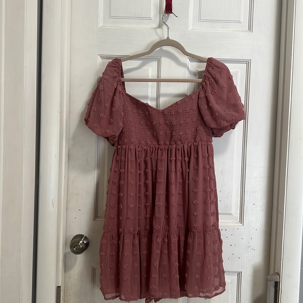 Super pretty dress perfect for fall and flattering for all shapes!